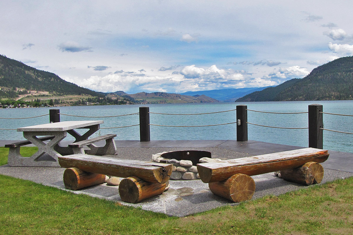 Jade Bay Lakefront 3 Bdrm HT Kalamalka Lake