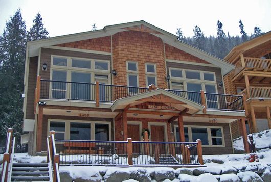 Peak 2 Creek Lodge - 5 Bdrm HT - Sun Peaks