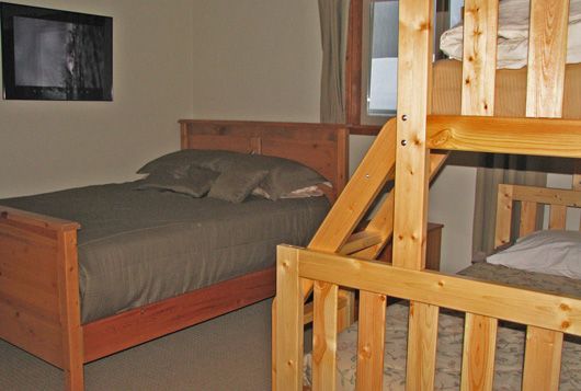 Peak 2 Creek Lodge - 5 Bdrm HT - Sun Peaks