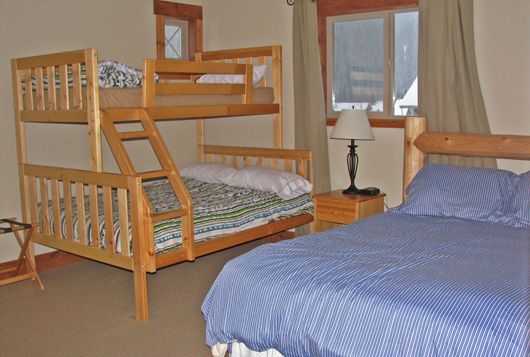 Peak 2 Creek Lodge - 5 Bdrm HT - Sun Peaks