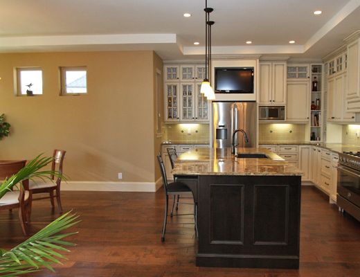 Tuscan Luxury - 3 Bdrm w/Pool HT - West Kelowna