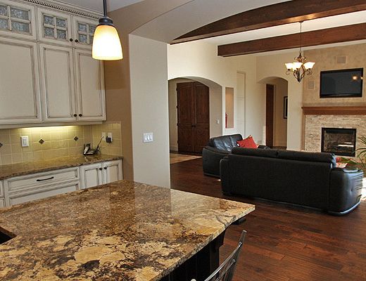 Tuscan Luxury - 3 Bdrm w/Pool HT - West Kelowna