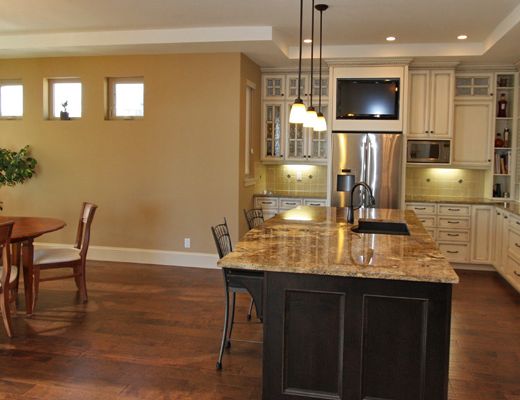 Tuscan Luxury - 3 Bdrm w/Pool HT - West Kelowna