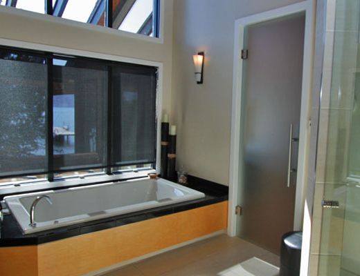 Proprietor's Lakeside Oasis - 4 Bdrm HT - West Kelowna