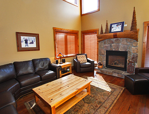 Luxury Summer Chalet - 3 Bdrm HT - Kelowna & Area