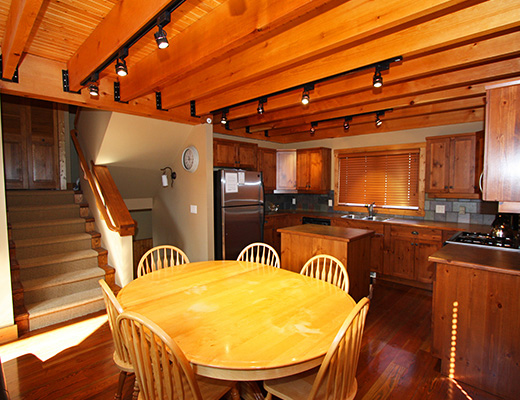 Luxury Summer Chalet - 3 Bdrm HT - Kelowna & Area