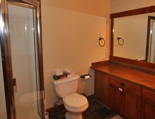 Luxury Summer Chalet - 3 Bdrm HT - Kelowna & Area
