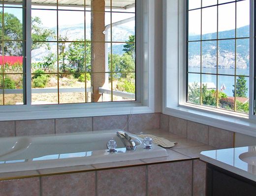 Summerland Family Lakeview Home - 4 Bdrm - Summerland