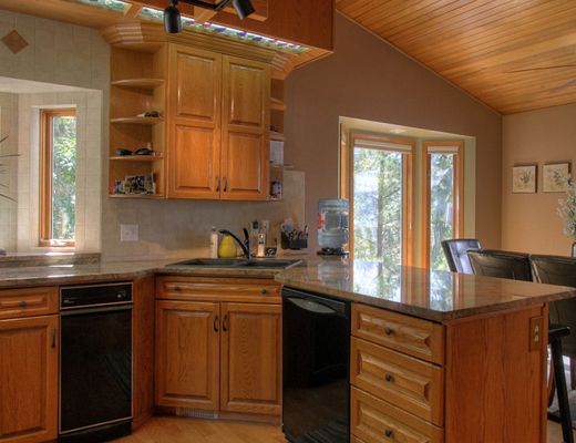 Summer Getaway - 3 Bdrm + Loft HT - Lake Country