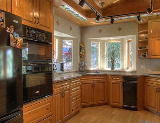 Summer Getaway - 3 Bdrm + Loft HT - Lake Country