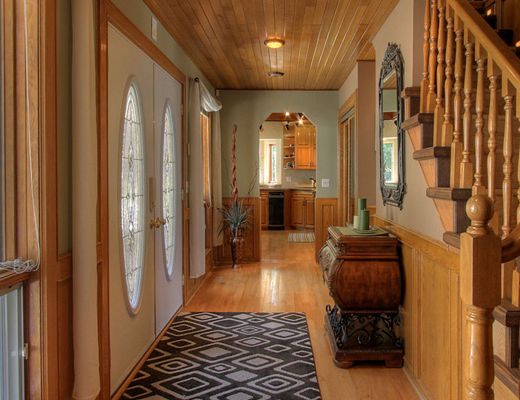 Summer Getaway - 3 Bdrm + Loft HT - Lake Country