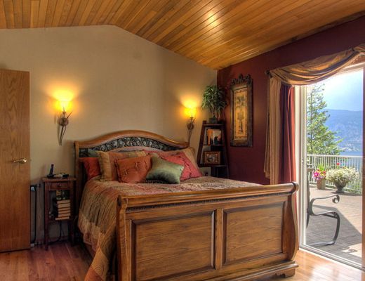 Summer Getaway - 3 Bdrm + Loft HT - Lake Country