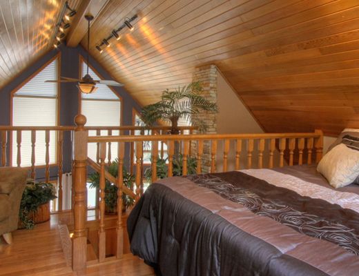 Summer Getaway - 3 Bdrm + Loft HT - Lake Country