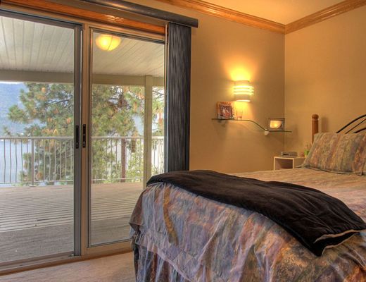 Summer Getaway - 3 Bdrm + Loft HT - Lake Country