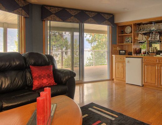 Summer Getaway - 3 Bdrm + Loft HT - Lake Country