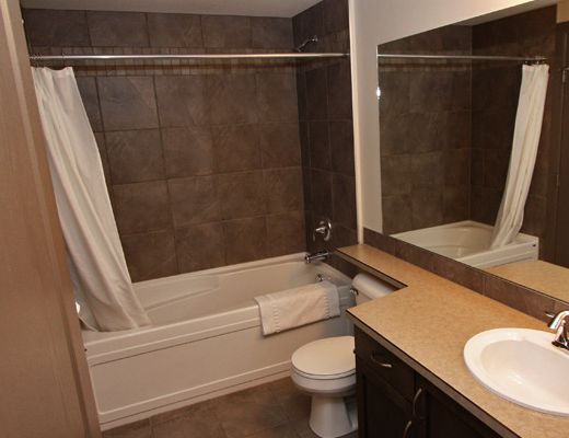 Playa del Sol #208 - 1 Bdrm + Den Lakeside - Kelowna