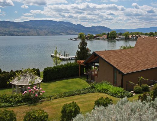 Proprietor's Lakeside Oasis - 4 Bdrm HT - West Kelowna