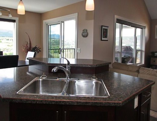 Lake Country Getaway - 4 Bdrm - Lake Country
