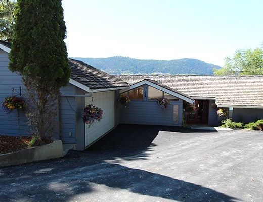 The Lakehouse - 4 Bdrm - Vernon