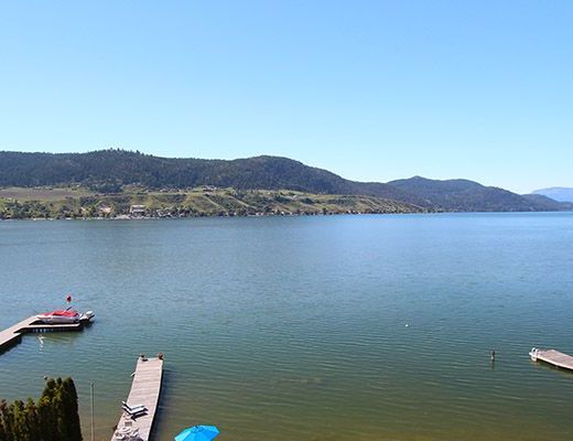 The Lakehouse - 4 Bdrm - Vernon