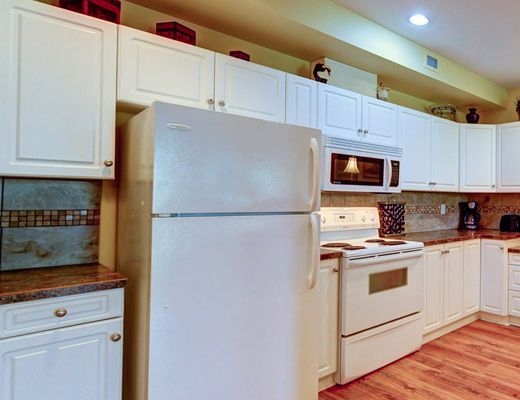 Discovery Bay Resort - #208 - 3 Bdrm - Kelowna