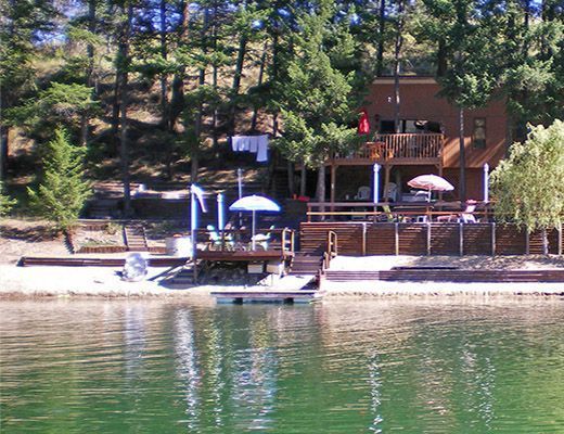 The Hobin Lakefront Cottage - 2 Bdrm - Twin Lakes Kaleden