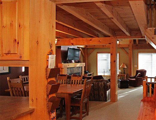 Alpine Timbers #4 - 3 Bdrm + Loft HT - Big White