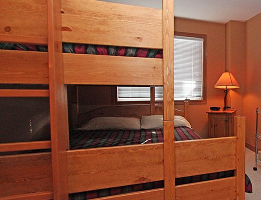 Alpine Timbers #4 - 3 Bdrm + Loft HT - Big White