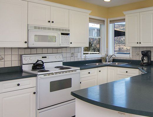McKinley Lakeview Home - 5 Bdrm - Kelowna