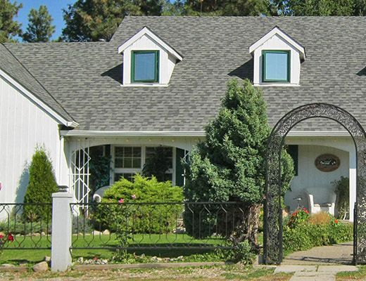 The Vine - 5 Bdrm HT w/ Pool - Kelowna