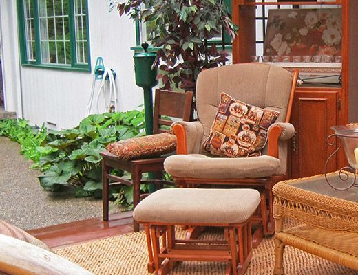 The Vine - 5 Bdrm HT w/ Pool - Kelowna