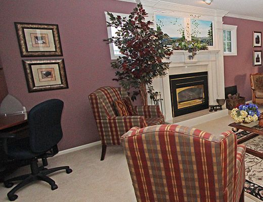 The Vine - 5 Bdrm HT w/ Pool - Kelowna