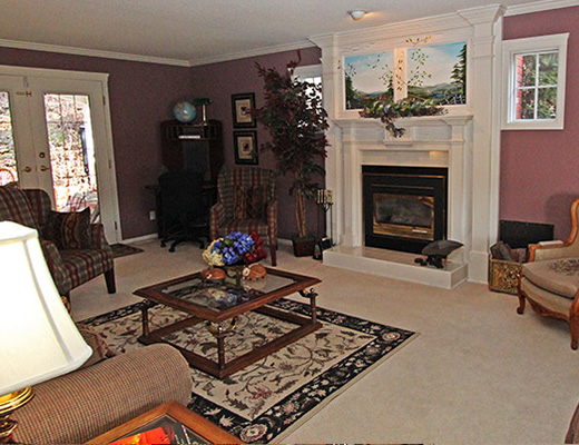 The Vine - 5 Bdrm HT w/ Pool - Kelowna