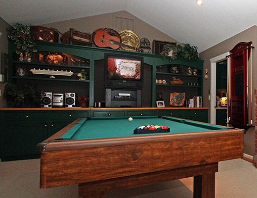 The Vine - 5 Bdrm HT w/ Pool - Kelowna
