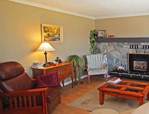 Hideaway Hills - 4 Bdrm - Summerland