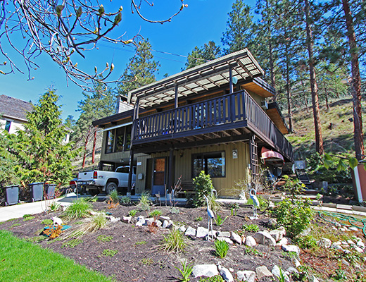 Okanagan Centre Lake House - 2 Bdrm + Den - Lake Country