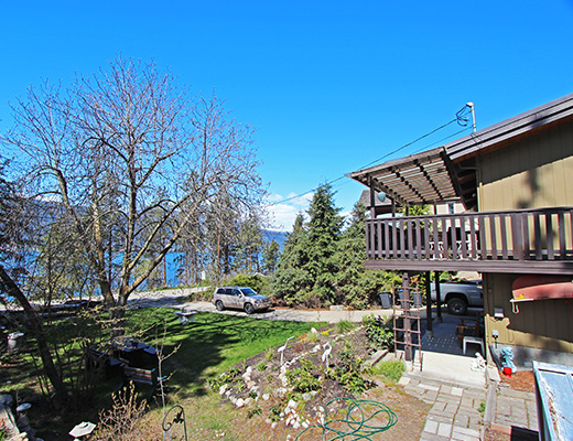 Okanagan Centre Lake House - 2 Bdrm + Den - Lake Country