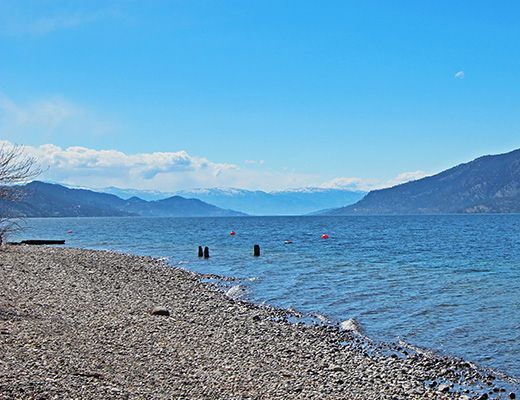 Okanagan Centre Lake House - 2 Bdrm + Den - Lake Country