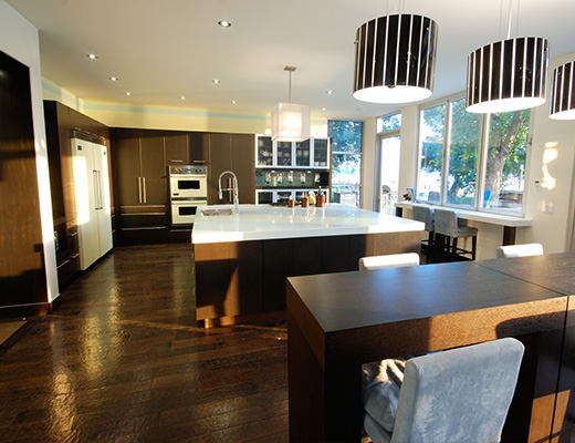 Lakefront Retreat - 4 Bdrm - Kelowna