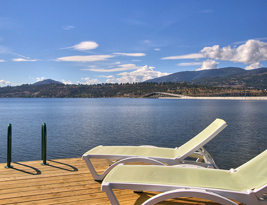 Lakefront Retreat - 4 Bdrm - Kelowna