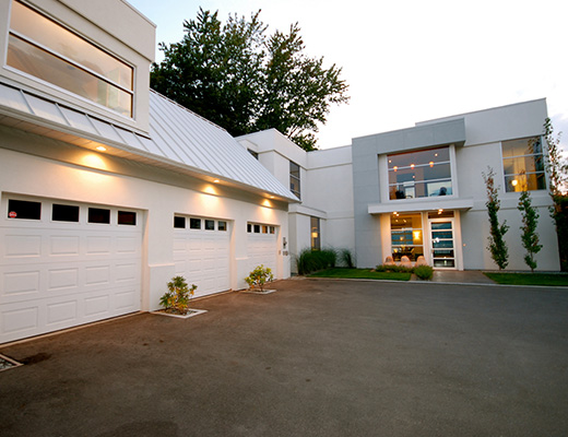 Lakefront Retreat - 4 Bdrm - Kelowna