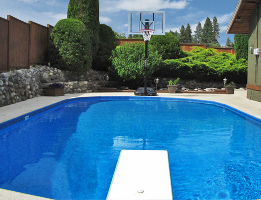 Gordons Getaway - 3 Bdrm + Den w/Pool - West Kelowna
