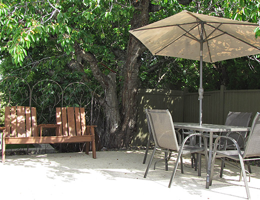 Gordons Getaway - 3 Bdrm + Den w/Pool - West Kelowna