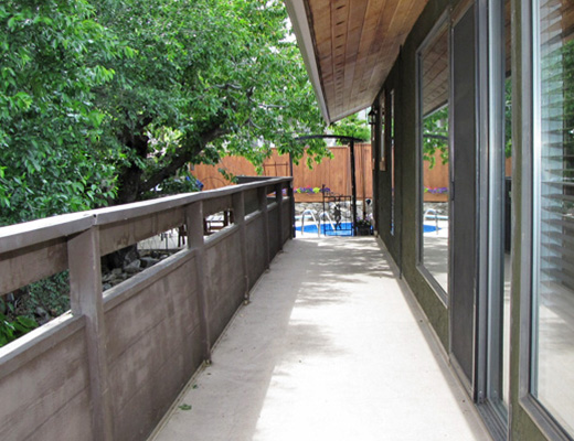 Gordons Getaway - 3 Bdrm + Den w/Pool - West Kelowna