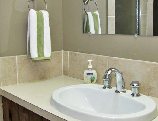 Gordons Getaway - 3 Bdrm + Den w/Pool - West Kelowna