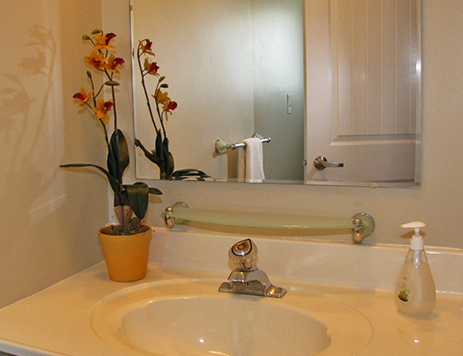 Gordons Getaway - 3 Bdrm + Den w/Pool - West Kelowna