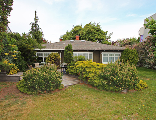 Downtown Beach House - 2 + 1 Bdrm - Kelowna