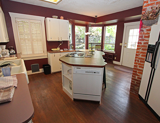 Downtown Beach House - 2 + 1 Bdrm - Kelowna