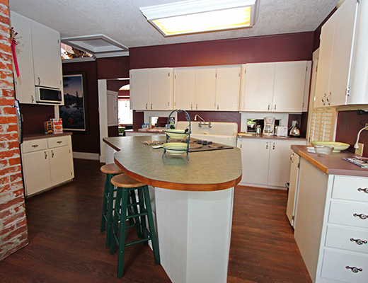 Downtown Beach House - 2 + 1 Bdrm - Kelowna