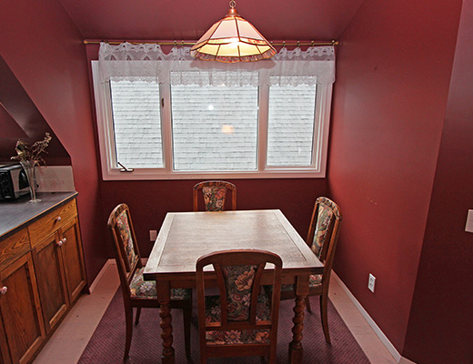 Downtown Beach House - 2 + 1 Bdrm - Kelowna